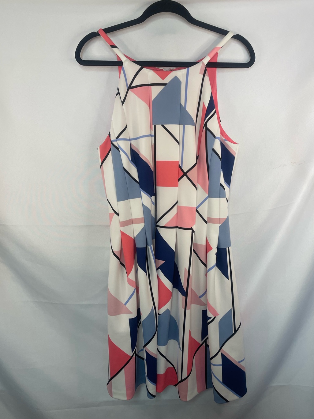 Vince Camuto Pleated Dress With Pockets And A Lovey Abstract Pattern! Size 16